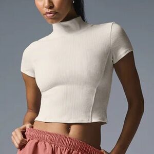 NWT Alo Yoga Wellness Rib Mock Neck Polished Short Sleeve in ivory